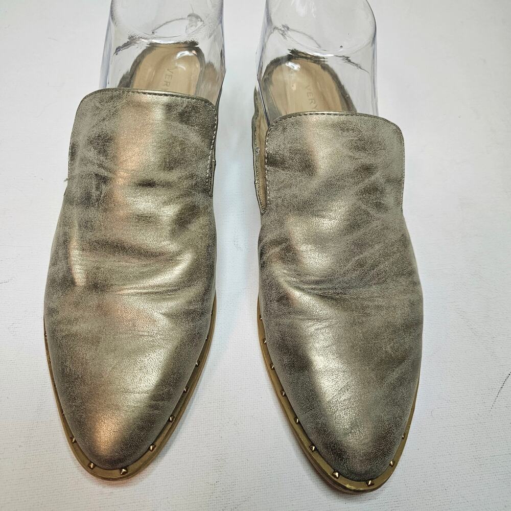 Very Volatile LA Sz8 Vegan Gold Distressed Leather slipon slippers. Flat. Boho